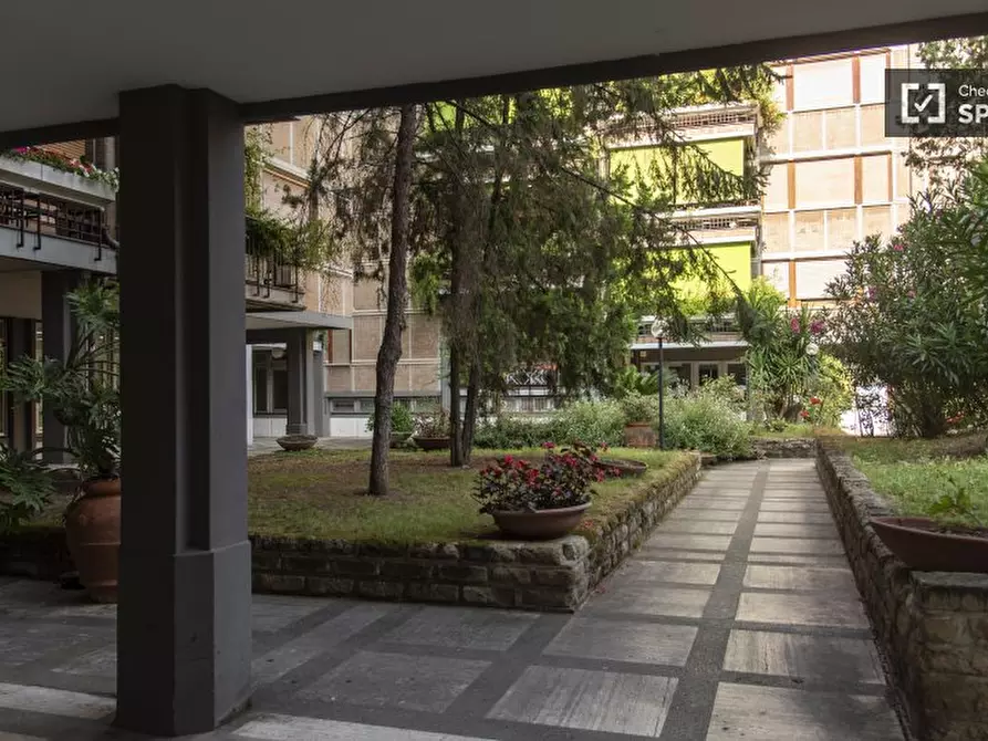 Immagine 17 di Appartamento in affitto  in Via Guido de Ruggiero a Roma