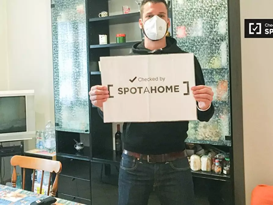 Immagine 9 di Camera condivisa in affitto  in Via Ugo Foscolo a Sesto San Giovanni