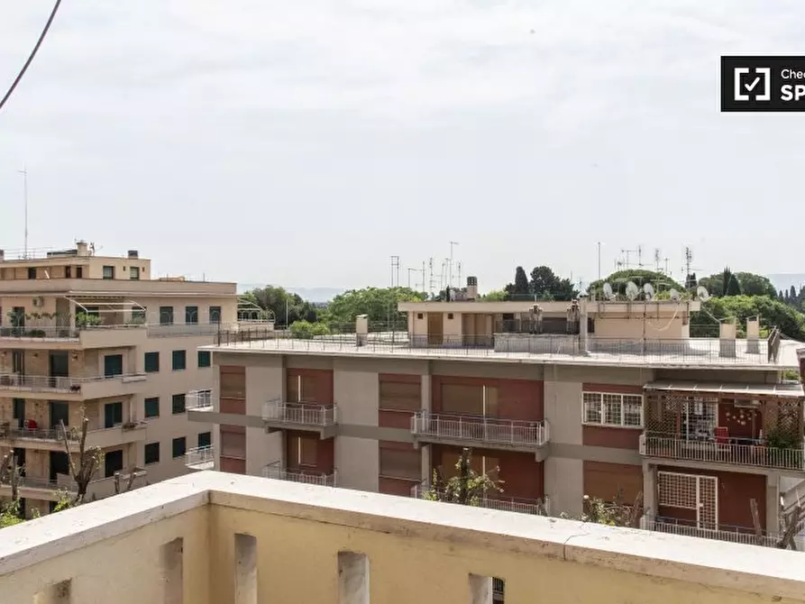 Immagine 5 di Camera condivisa in affitto  in Viale Ippocrate a Roma