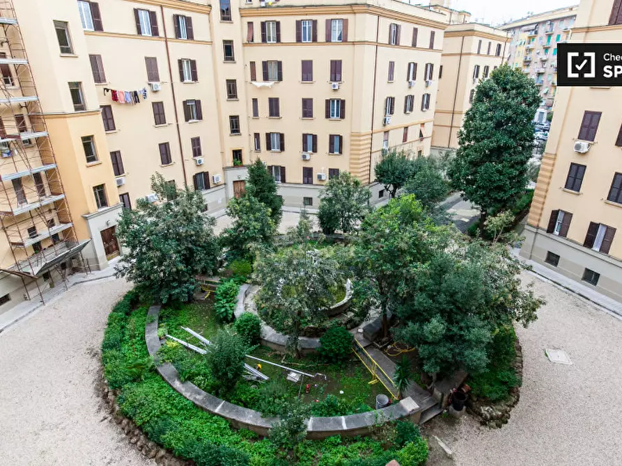 Immagine 14 di Camera condivisa in affitto  in Piazza Tommaso De Cristoforis a Roma