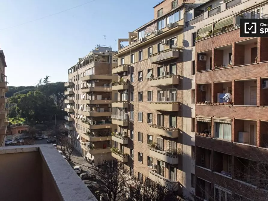 Immagine 10 di Camera condivisa in affitto  in Largo Ettore Marchiafava a Roma