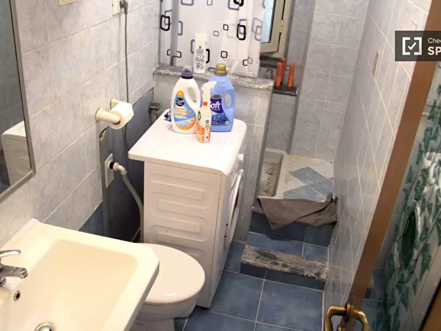 Immagine 9 di Camera condivisa in affitto  in Via Giuseppe de Robertis a Roma