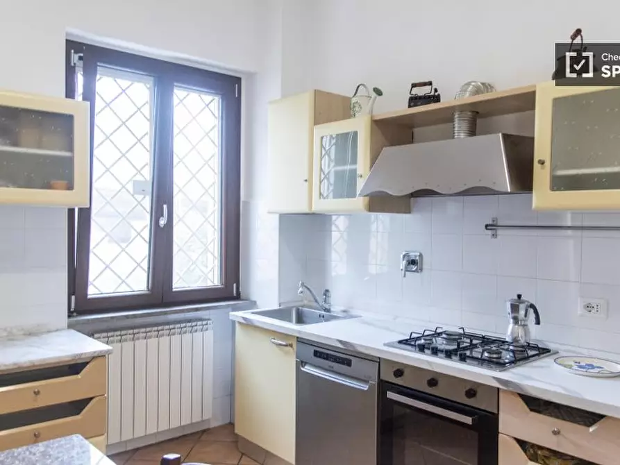 Immagine 14 di Camera condivisa in affitto  in Via del Fosso del Torrino a Roma