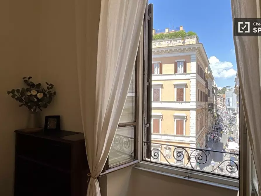 Immagine 16 di Appartamento in affitto  in Via di Sant'Andrea delle Fratte a Roma