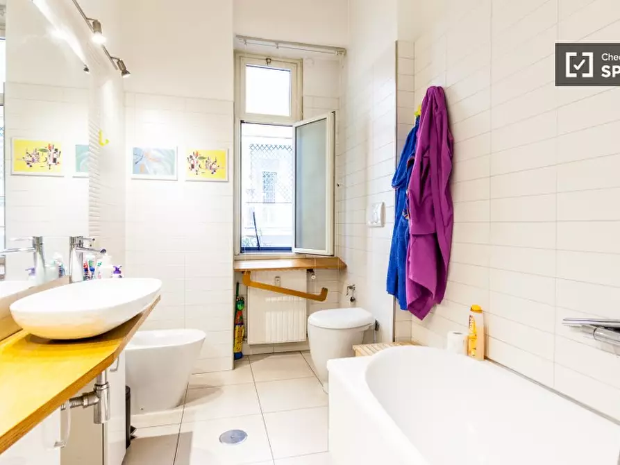 Immagine 18 di Camera condivisa in affitto  in Via di S. Angela Merici a Roma