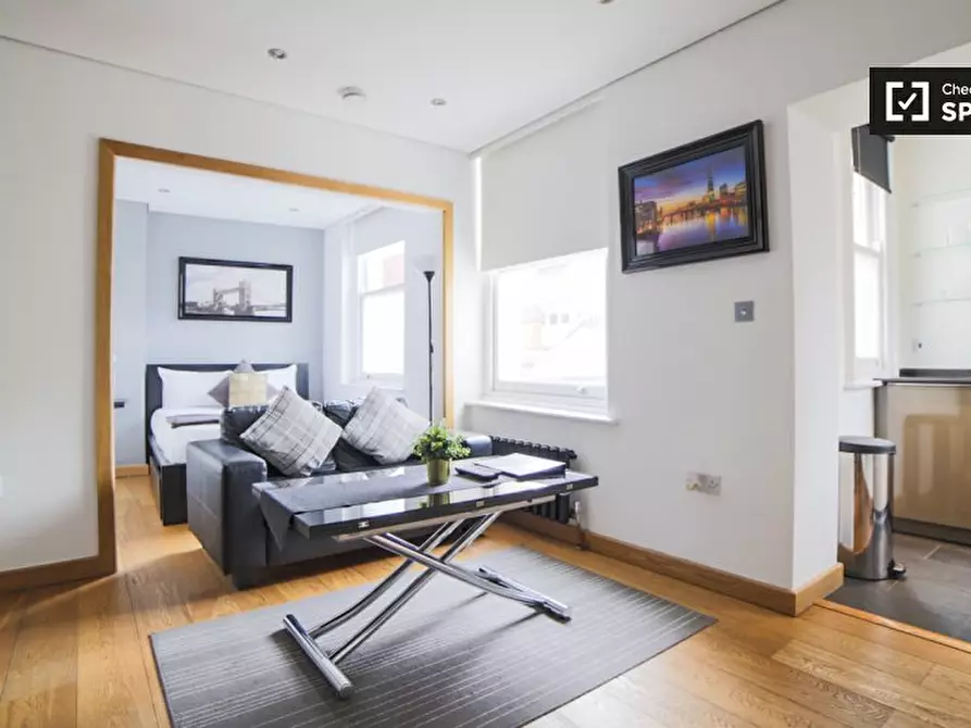 Immagine 3 di Ufficio in affitto  in Flat 4B, 5 New Bridge St, London EC4V 6AB a 