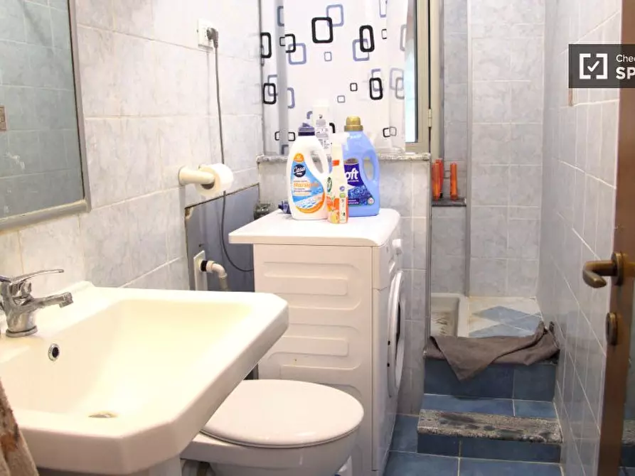 Immagine 10 di Camera condivisa in affitto  in Via Giuseppe de Robertis a Roma