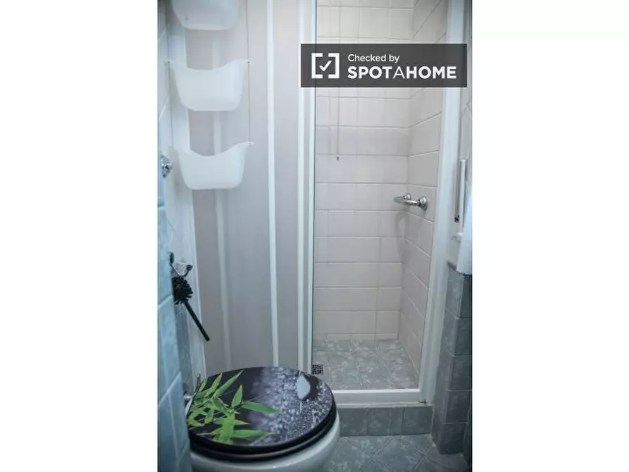 Immagine 8 di Camera condivisa in affitto  in Via Federico Nansen a Roma