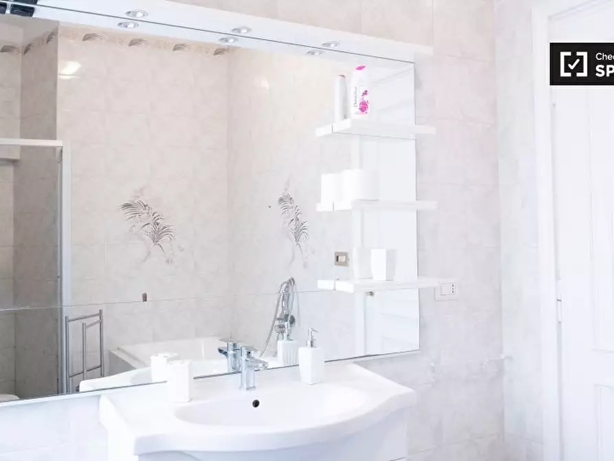 Immagine 11 di Camera condivisa in affitto  in Via Gregorio VII a Roma