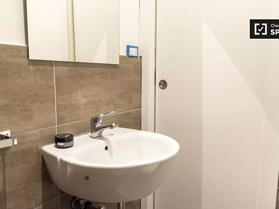 Immagine 13 di Camera condivisa in affitto  in Via Garigliano, 00198 Roma RM, Italy a Roma