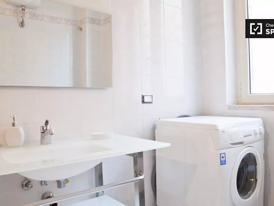 Immagine 15 di Camera condivisa in affitto  in Via Avegno a Roma