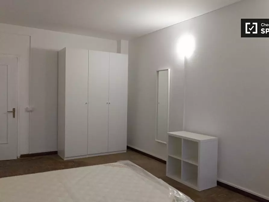 Immagine 4 di Camera condivisa in affitto  in Via Paola Falconieri a Roma