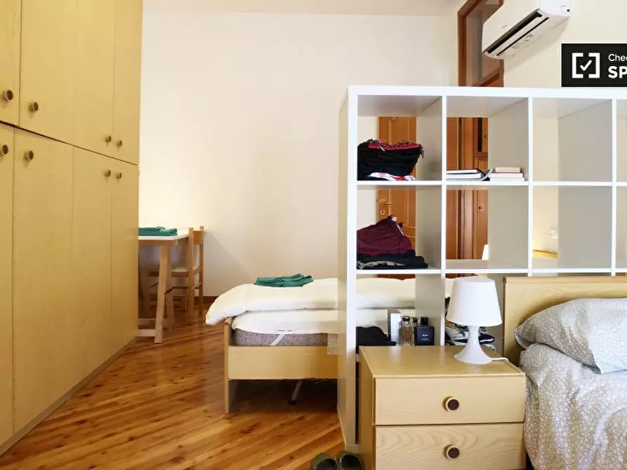 Immagine 1 di Camera condivisa in affitto  in Via Eugenio Carpi, 20131 Milano MI, Italy a Milano