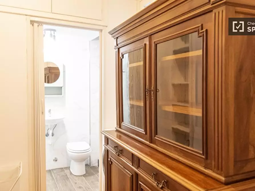 Immagine 9 di Camera condivisa in affitto  in Via Vetulonia a Roma