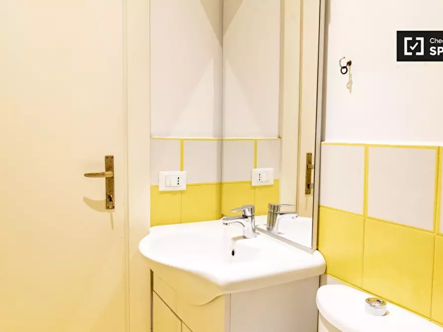 Immagine 16 di Camera condivisa in affitto  in Viale Regina Margherita a Roma