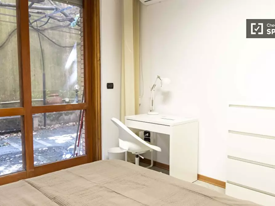 Immagine 2 di Camera condivisa in affitto  in Via di Villa Severini a Roma