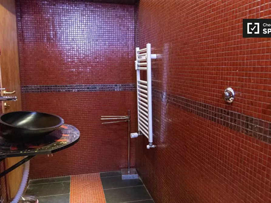 Immagine 4 di Camera condivisa in affitto  in Via dei Campi Flegrei a Roma