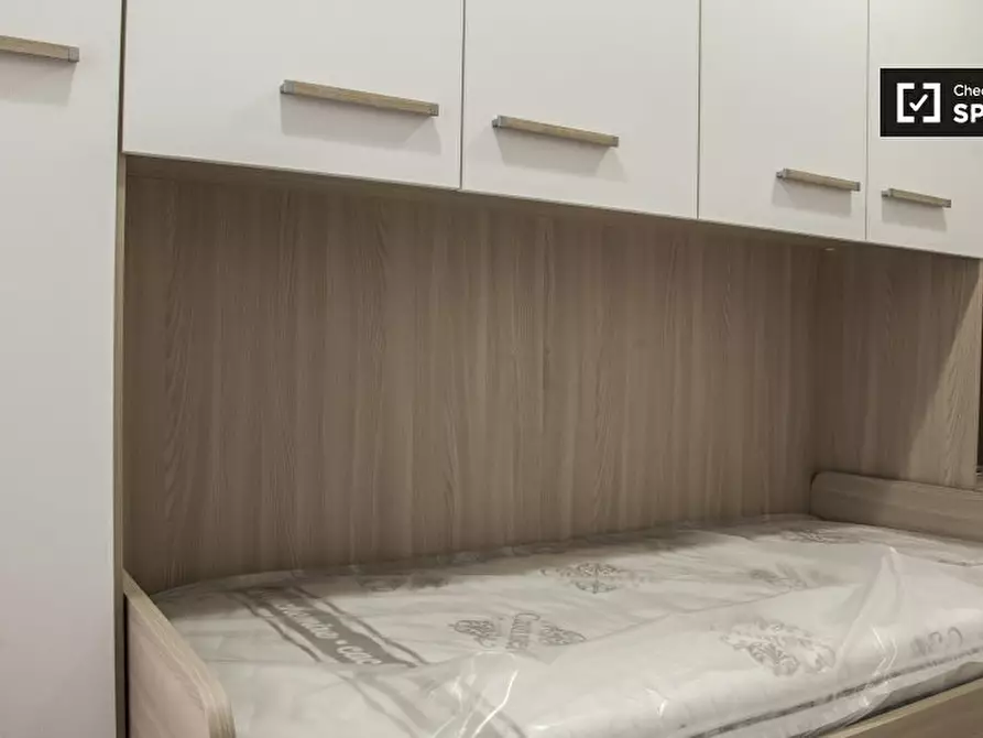 Immagine 3 di Camera condivisa in affitto  in Via Valdinievole, Roma RM, Italy a Roma