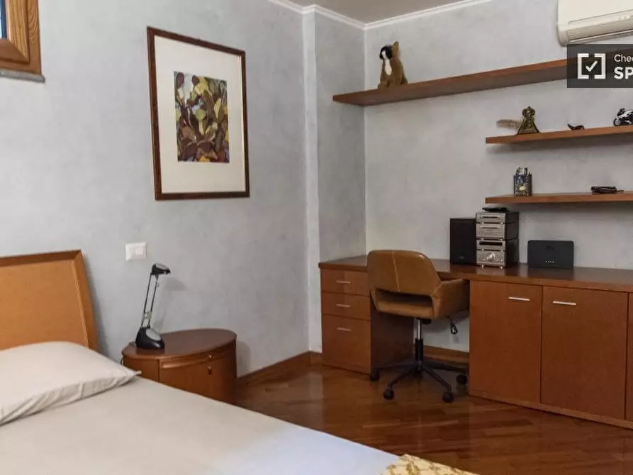 Immagine 18 di Appartamento in affitto  in Via Erode Attico a Roma