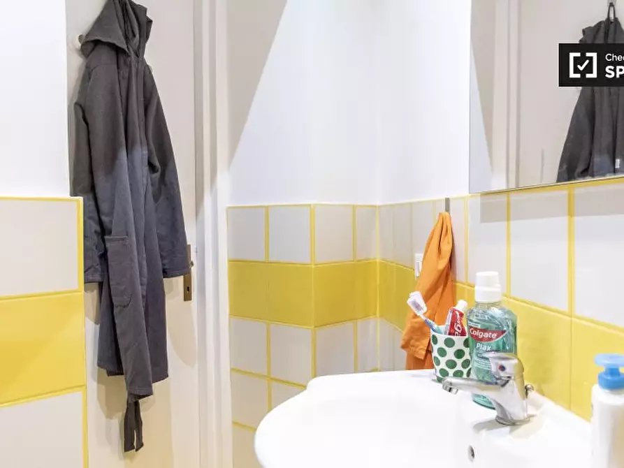 Immagine 4 di Camera condivisa in affitto  in Viale Regina Margherita a Roma