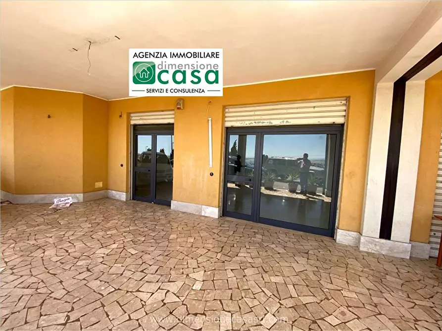 Locale commerciale in affitto in Contrada Raffondo Decano, San Cataldo, C a San Cataldo