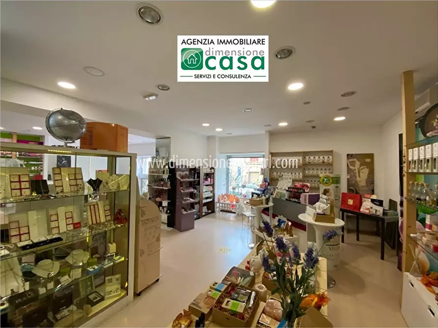 Locale commerciale in vendita in Corso Vittorio Emanuele n 17 a San Cataldo
