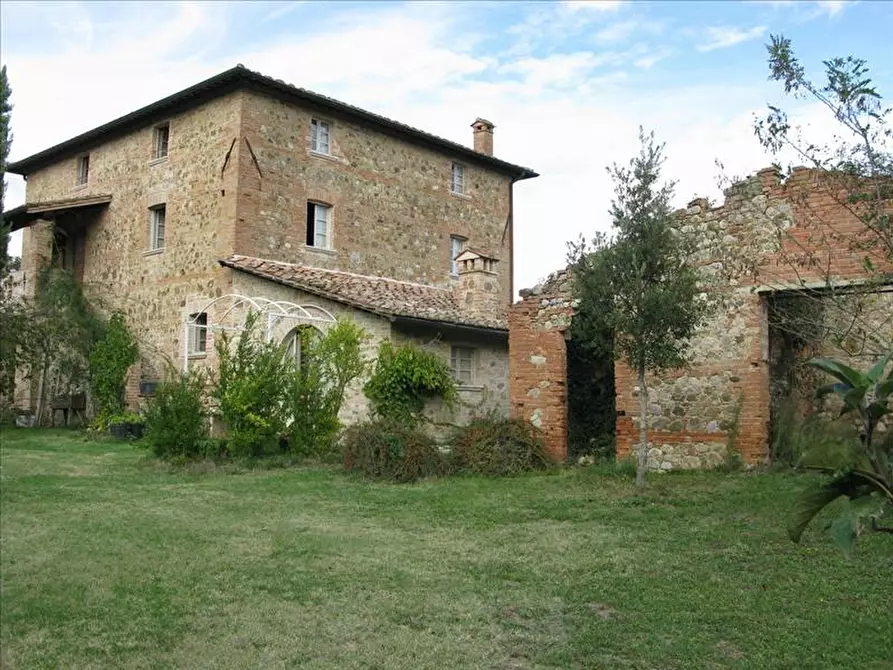 Immagine 2 di Rustico / casale in vendita  a Cetona