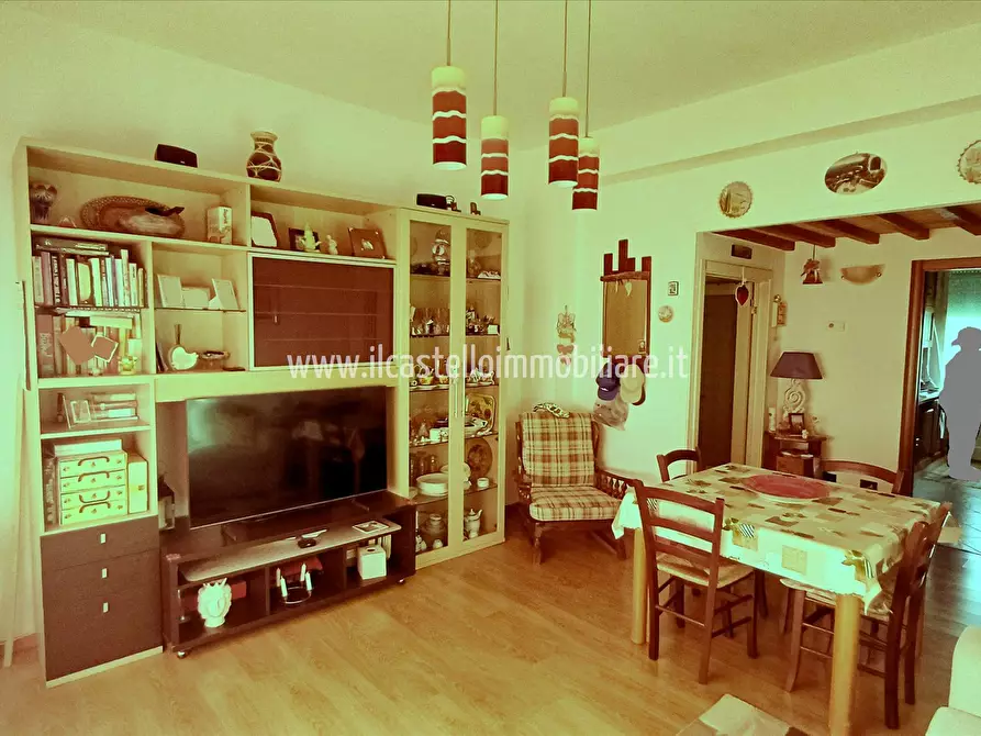 Immagine 2 di Appartamento in vendita  in piazza Della Stazione, 31 a Sinalunga