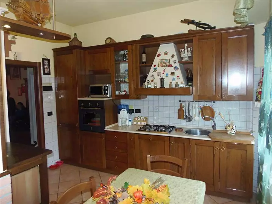 Immagine 3 di Appartamento in vendita  in piazza Della Stazione, 31 a Sinalunga