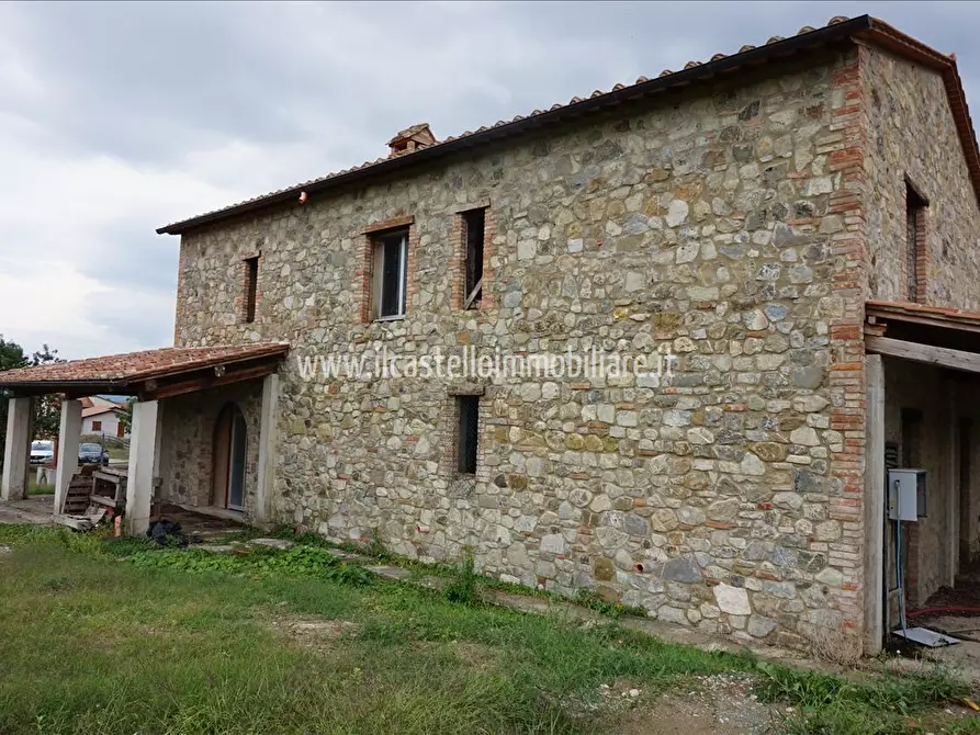 Immagine 2 di Azienda agricola in vendita  a Castiglione Del Lago