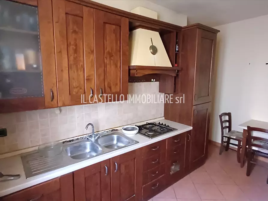 Immagine 10 di Appartamento in vendita  in corso Garibaldi, 10 a Sarteano