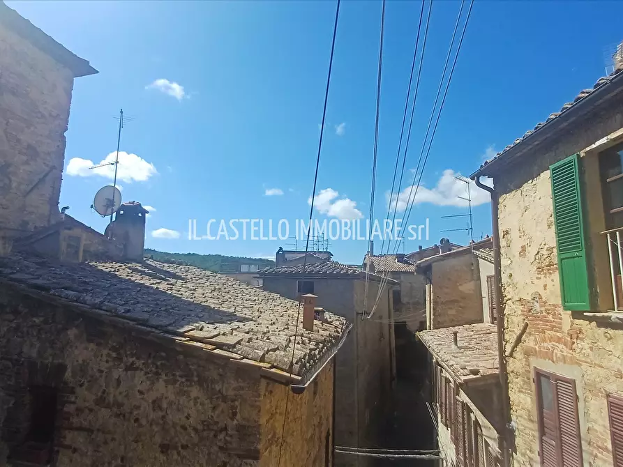 Immagine 8 di Appartamento in vendita  in Piazza XXIV giugno 1944, 14 a Sarteano