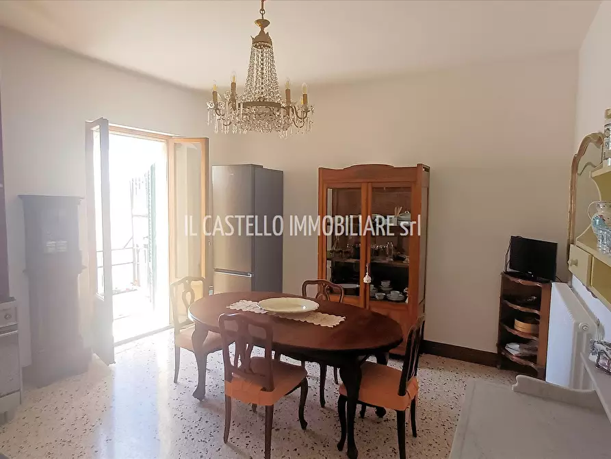 Immagine 10 di Appartamento in vendita  in Piazza XXIV giugno 1944, 14 a Sarteano