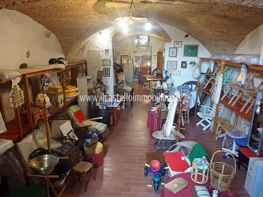 Immagine 1 di Locale commerciale in vendita  a Sarteano