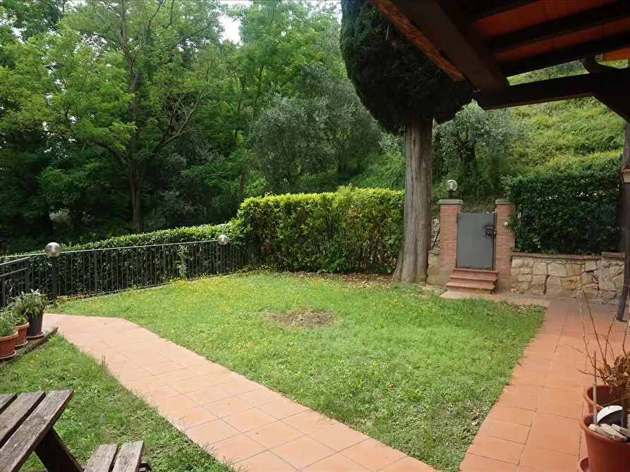 Immagine 1 di Villa in vendita  a Cetona