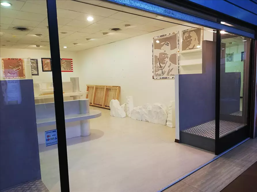 Immagine 2 di Locale commerciale in vendita  a Chiusi