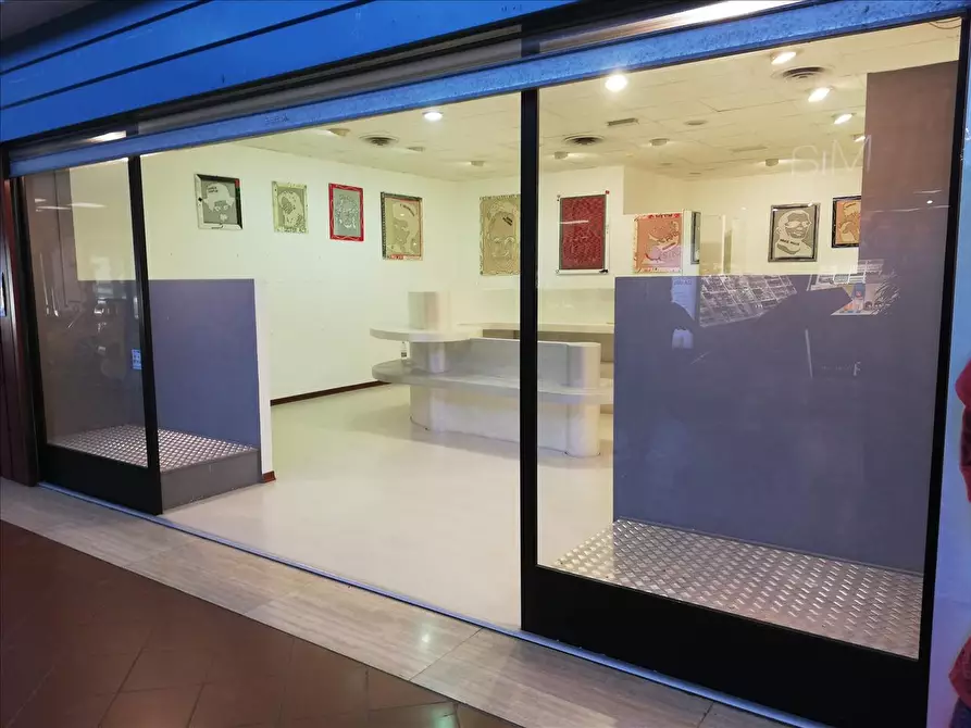 Immagine 3 di Locale commerciale in vendita  a Chiusi