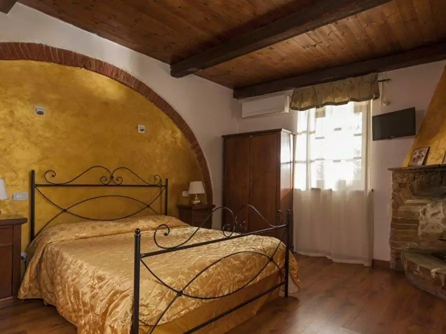 Immagine 8 di Agriturismo in vendita  a Montepulciano
