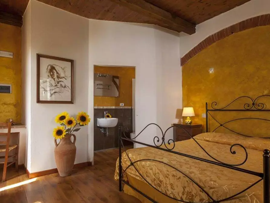 Immagine 9 di Agriturismo in vendita  a Montepulciano