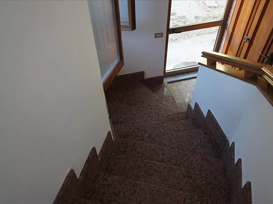 Immagine 5 di Villa in vendita  a Castiglione Del Lago