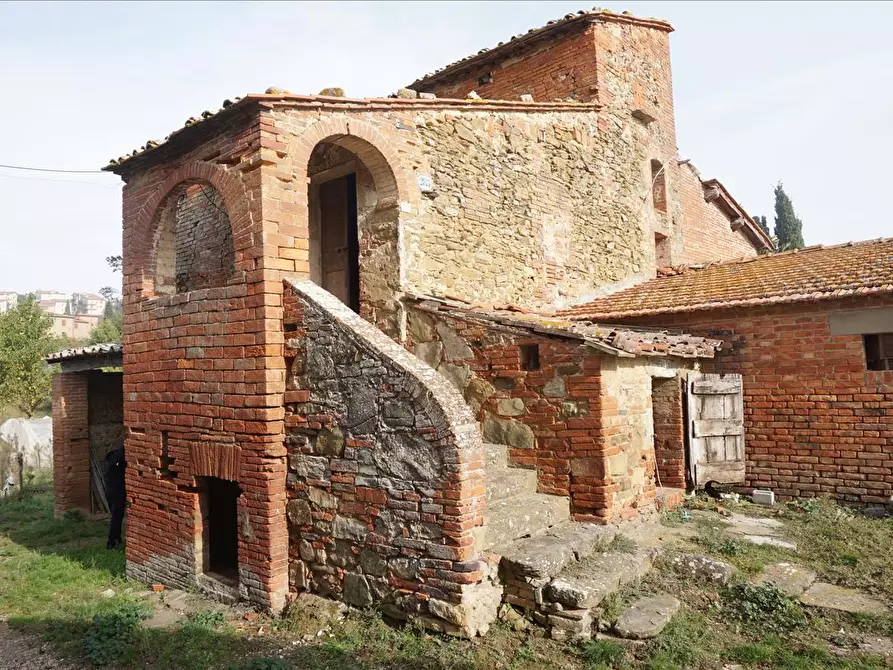 Immagine 9 di Rustico / casale in vendita  in piazza Giuseppe Garibaldi, 43 a Sinalunga