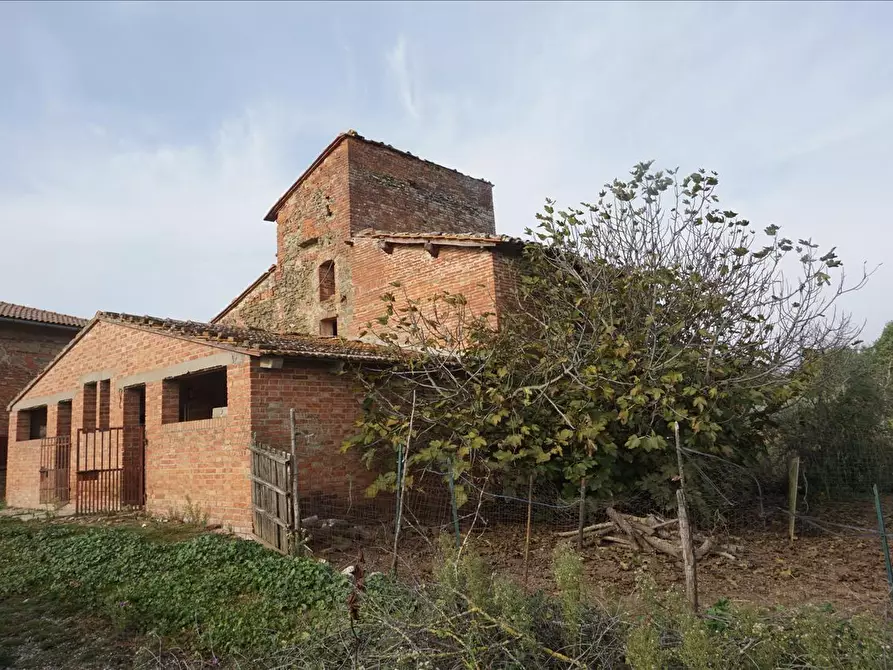 Immagine 2 di Rustico / casale in vendita  in piazza Giuseppe Garibaldi, 43 a Sinalunga