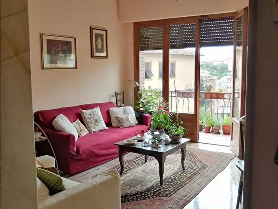 Immagine 2 di Appartamento in vendita  a Siena