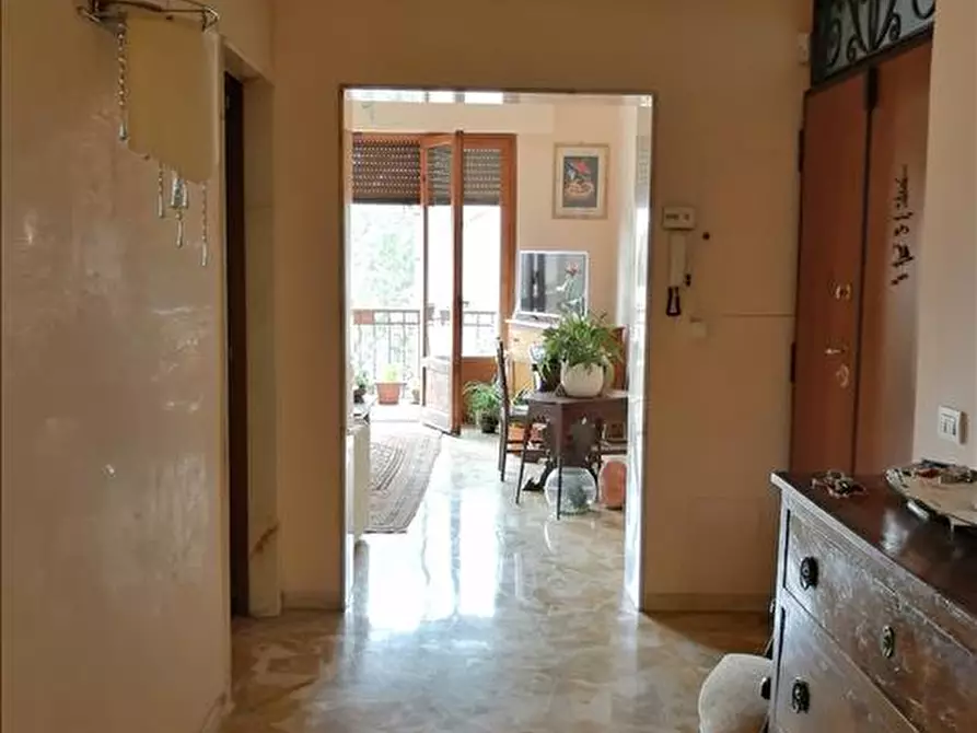 Immagine 3 di Appartamento in vendita  a Siena