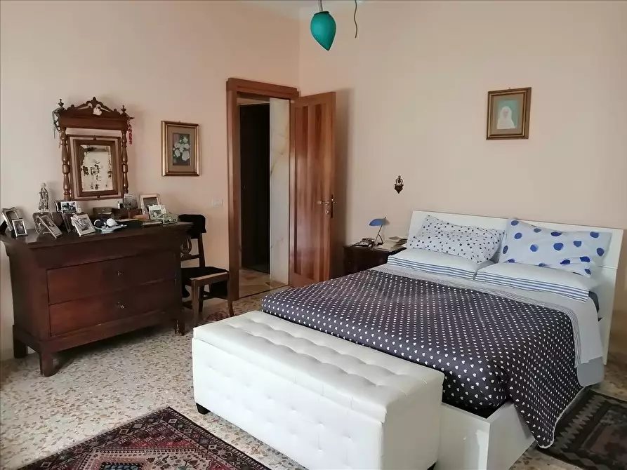 Immagine 9 di Appartamento in vendita  a Siena