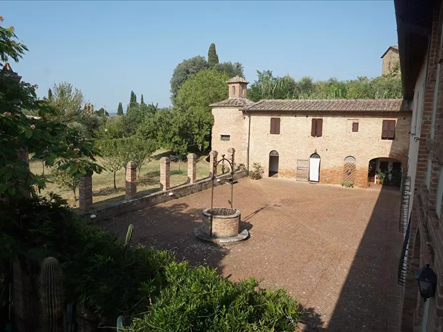 Immagine 1 di Appartamento in vendita  in Strada Statale 73 Ponente, 136 a Siena