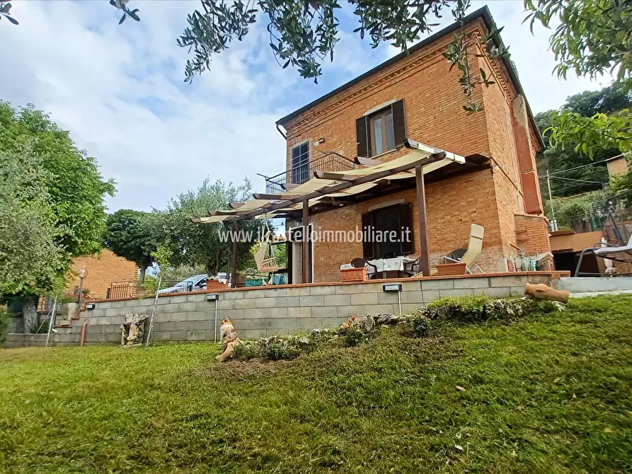 Immagine 2 di Villa in vendita  in piazza XX Settembre, 1 a Chiusi