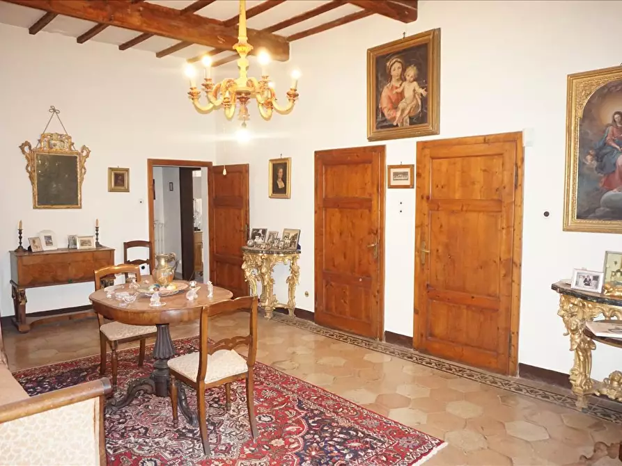 Immagine 2 di Villa in vendita  a Castiglione Del Lago