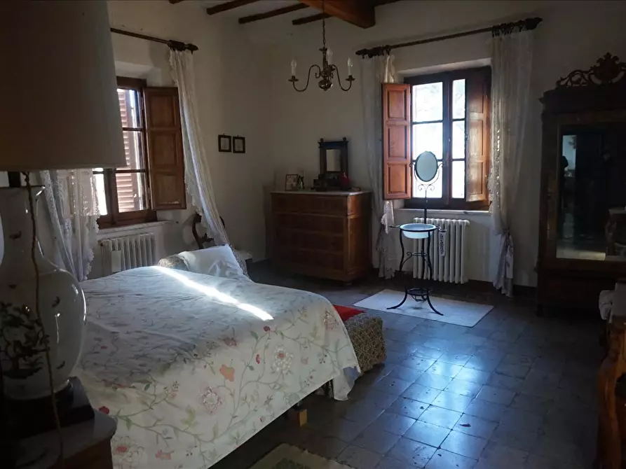 Immagine 8 di Villa in vendita  a Castiglione Del Lago