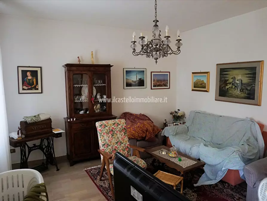 Immagine 1 di Appartamento in vendita  in viale Guglielmo Marconi, 11 a Castiglione D'orcia